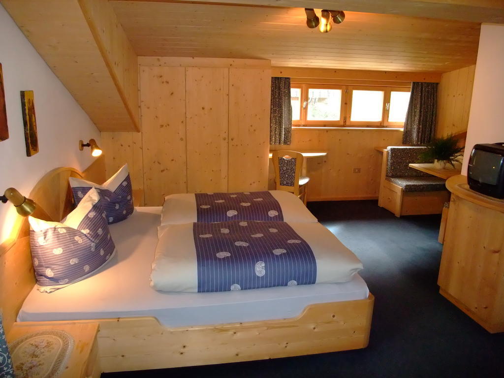 Hotel Garni Conturina Santa Cristina Val Gardena Habitación foto